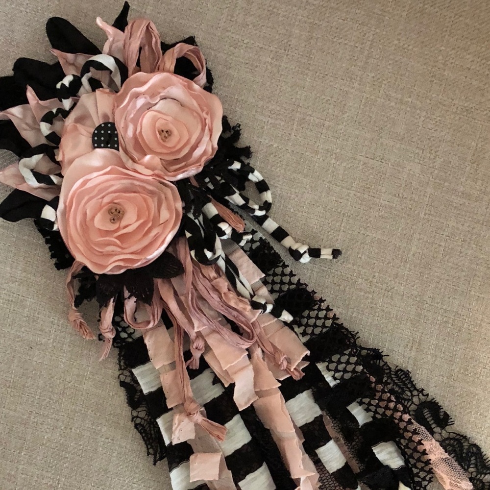 Flower pin